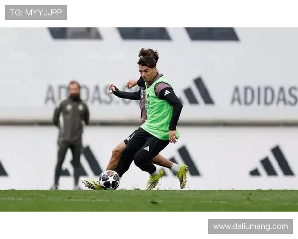 皇马恢复训练三将室内调整备战